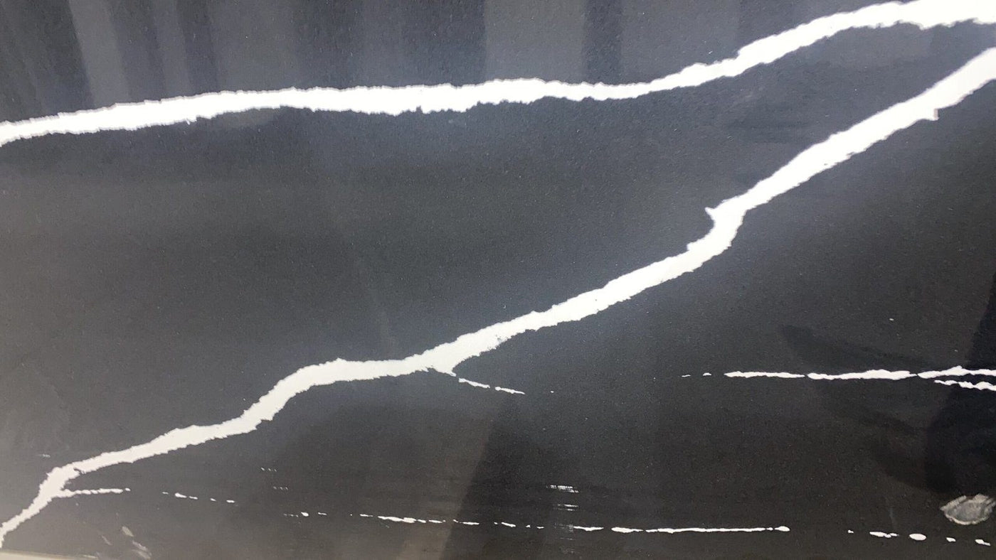Bianco Nero Lucent Quartz slab