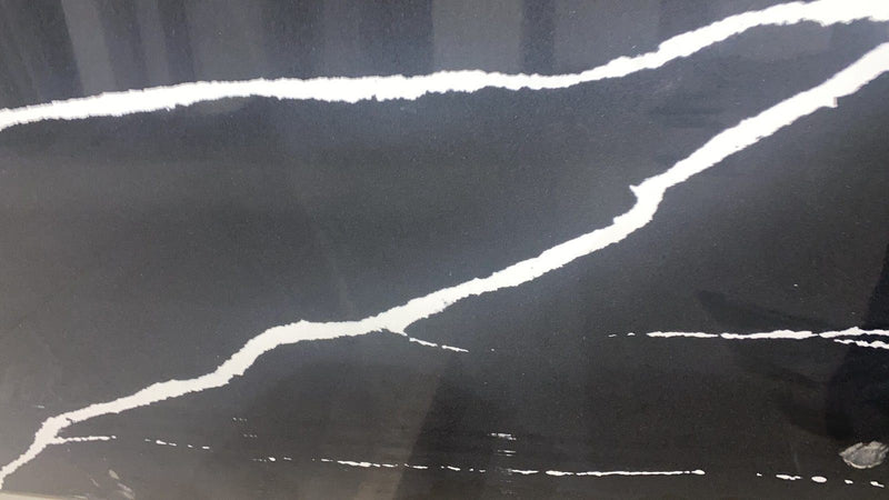 Bianco Nero Lucent Quartz slab