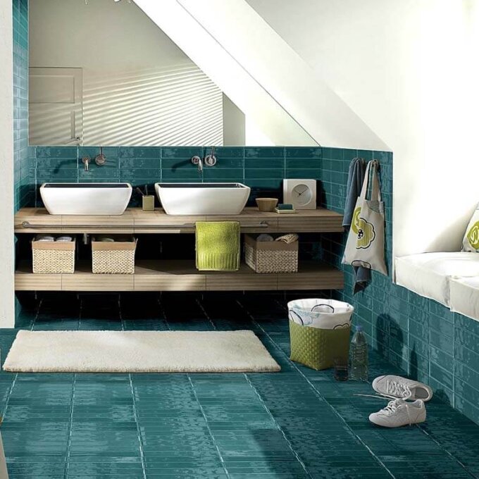Oceani Emerald 2.5"x10" Glossy Porcelain Tile